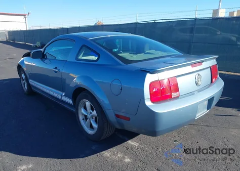 2007 Ford Mustang V6 Deluxe/V6 Premium z USA, uszkodzony, nr VIN 1ZVHT80NX75278239